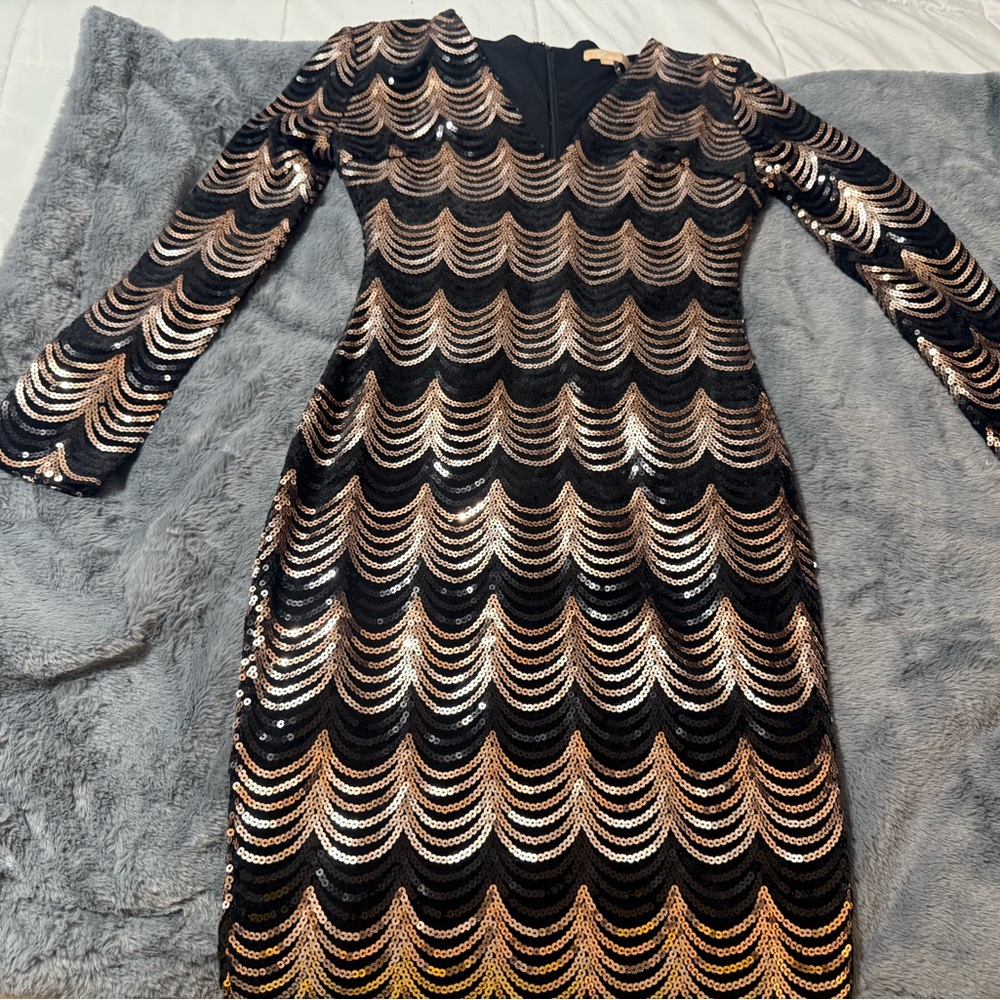Elegant Black and Gold Sequin Dress